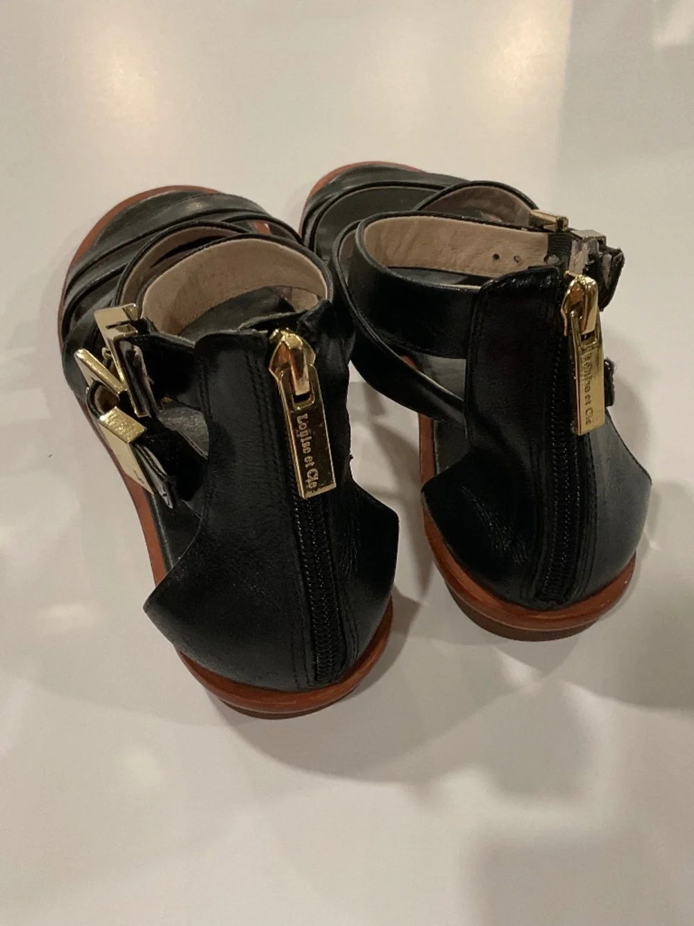 LOUISE ET CIE Lo Carlina Black Double Strap Flat Leather Sandal Size 8